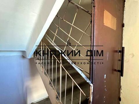 квартира за адресою Лариси Руденко вул., 21