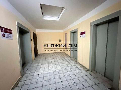 квартира за адресою Лариси Руденко вул., 21