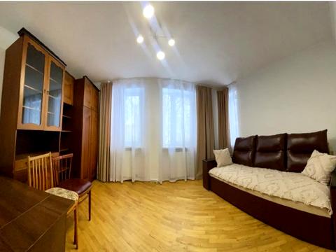 будинок за адресою Михайла Котельникова вул.