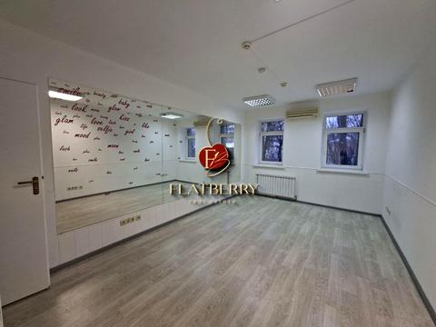 комерційна за адресою Турівська вул., 31