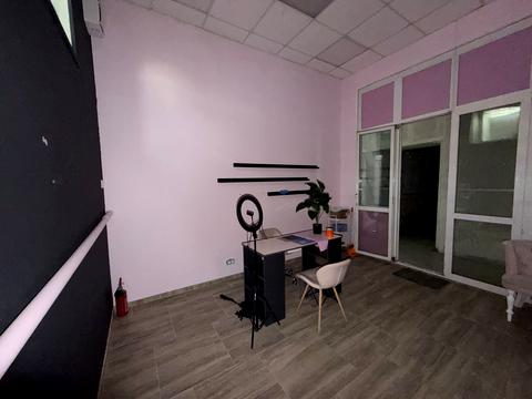 комерційна за адресою Межигірська вул., 56