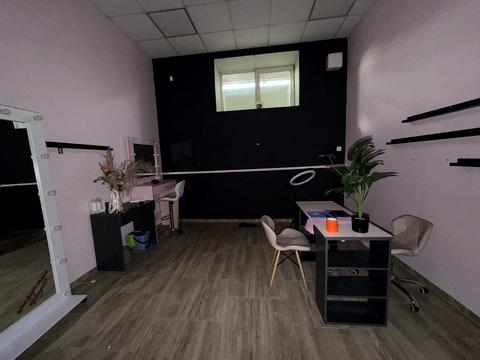 комерційна за адресою Межигірська вул., 56