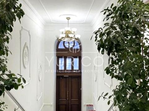 комерційна за адресою Володимирська вул., 4