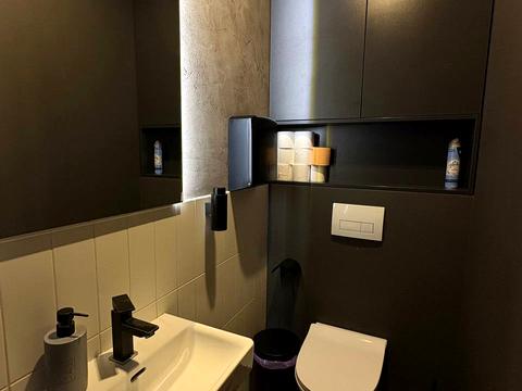 комерційна за адресою Жилянська вул., 68