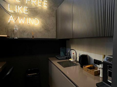 комерційна за адресою Жилянська вул., 68