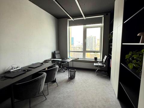 комерційна за адресою Жилянська вул., 68