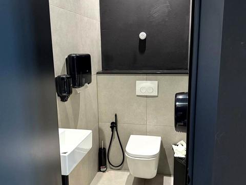 комерційна за адресою Жилянська вул., 68