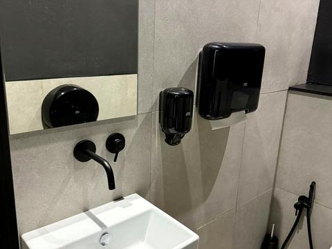 комерційна за адресою Жилянська вул., 68