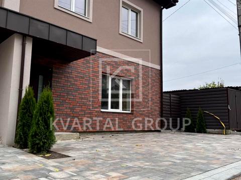 будинок за адресою вул. Центральна, 30