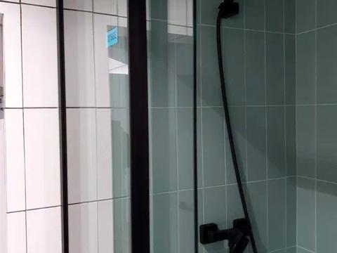 комерційна за адресою Межигірська вул., 3