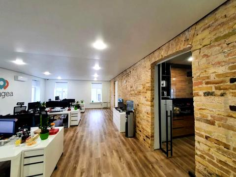 комерційна за адресою Межигірська вул., 3