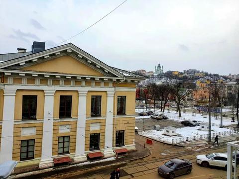 комерційна за адресою Межигірська вул., 3