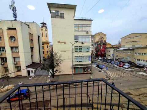 комерційна за адресою Межигірська вул., 3