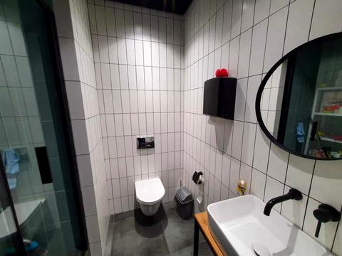 комерційна за адресою Межигірська вул., 3