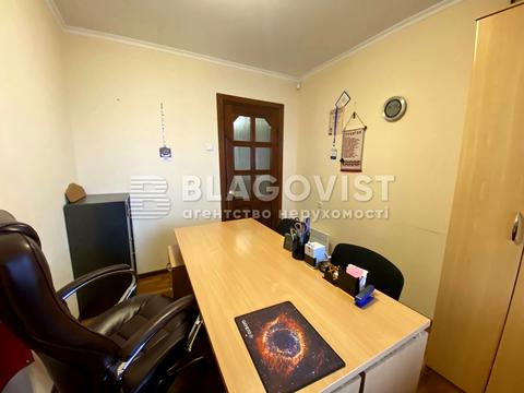 комерційна за адресою Святошинська вул., 4