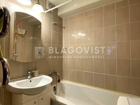 комерційна за адресою Святошинська вул., 4