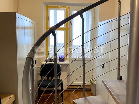 комерційна за адресою Святошинська вул., 4