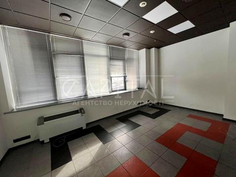 комерційна за адресою Київ, Спортивна пл., 10