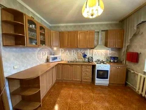 квартира за адресою Київ, Лариси Руденко вул., 10-В