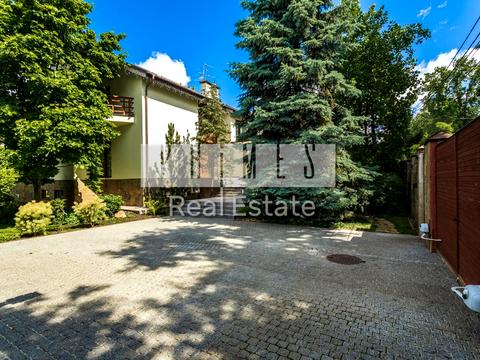 будинок за адресою Каштанова вул.