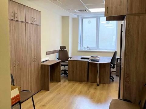 коммерческая по адресу майдан Незалежності пл., 2