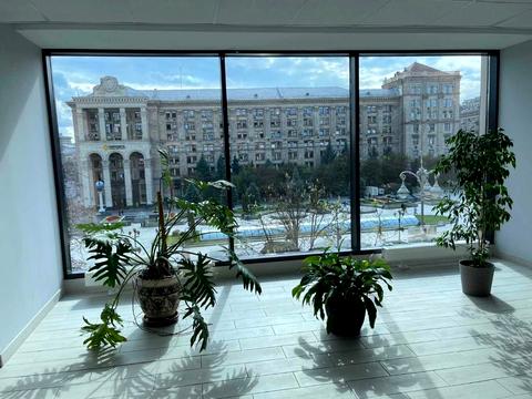 коммерческая по адресу майдан Незалежності пл., 2