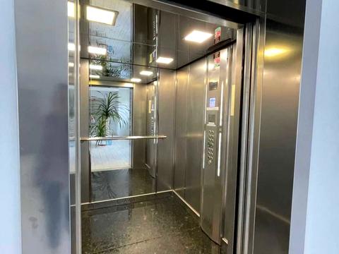 коммерческая по адресу майдан Незалежності пл., 2