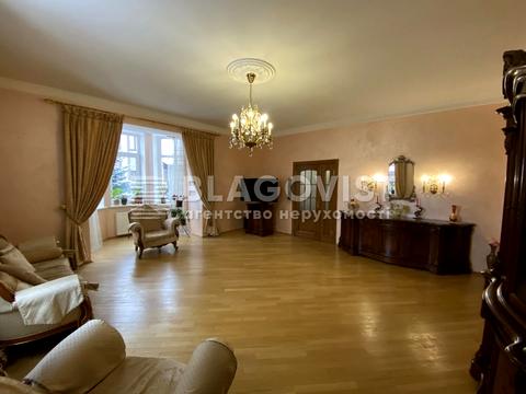 дом по адресу Василя Сухомлинського ул.