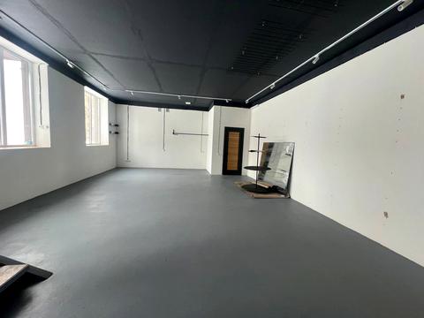 комерційна за адресою Михайла Величка вул., 19