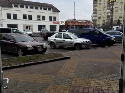 комерційна за адресою Свободи просп., 3