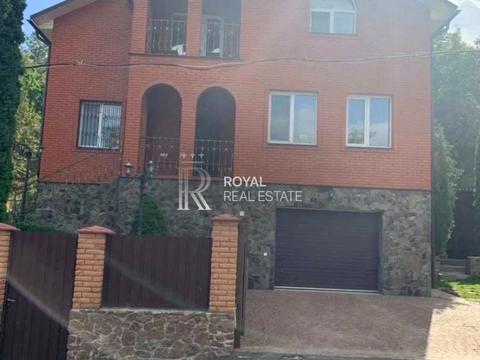 будинок за адресою с. Лісники, Олександра Суворова