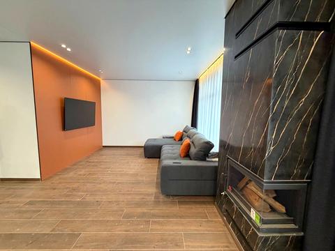 будинок за адресою Місячна вул.