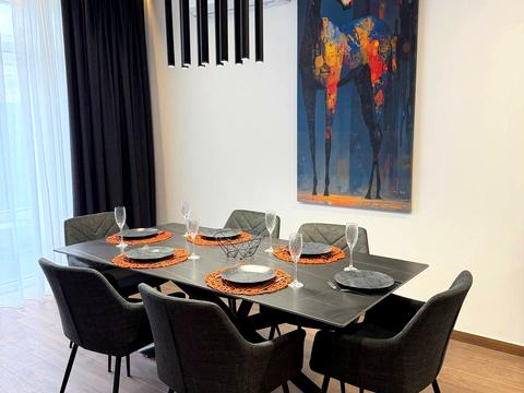 будинок за адресою Місячна вул.