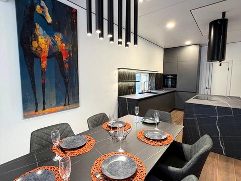 будинок за адресою Місячна вул.