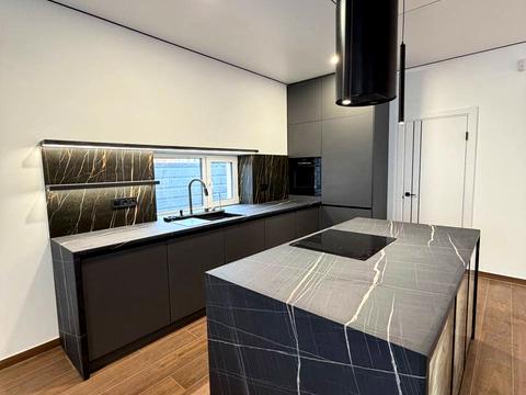 будинок за адресою Місячна вул.