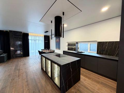 будинок за адресою Місячна вул.