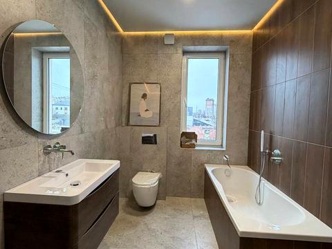 будинок за адресою Місячна вул.