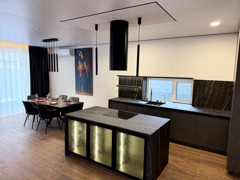 будинок за адресою Місячна вул.