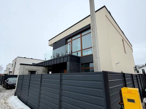 будинок за адресою Місячна вул.