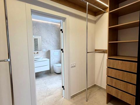 будинок за адресою Місячна вул.