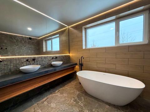 будинок за адресою Місячна вул.