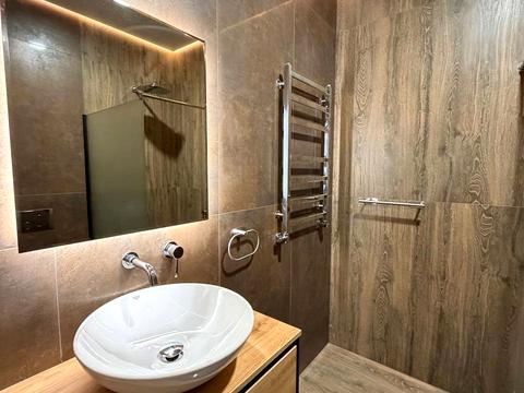 будинок за адресою Місячна вул.