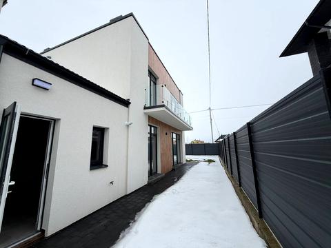 будинок за адресою Місячна вул.