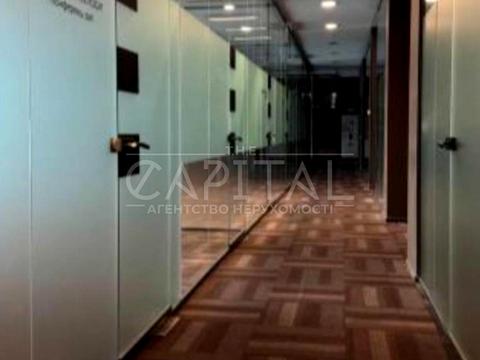 комерційна за адресою Солом'янська вул., 11