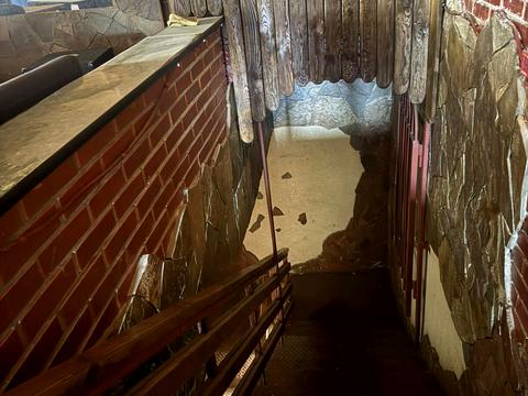 комерційна за адресою Вернадського вул., 4