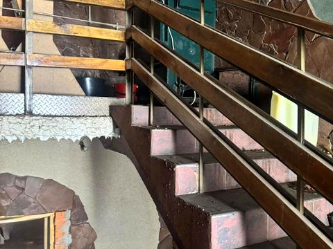 комерційна за адресою Вернадського вул., 4