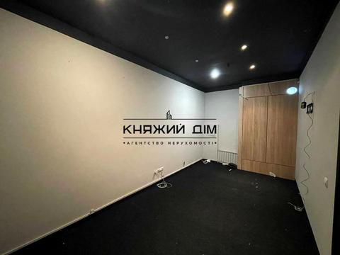 комерційна за адресою Соломії Крушельницької вул., 7