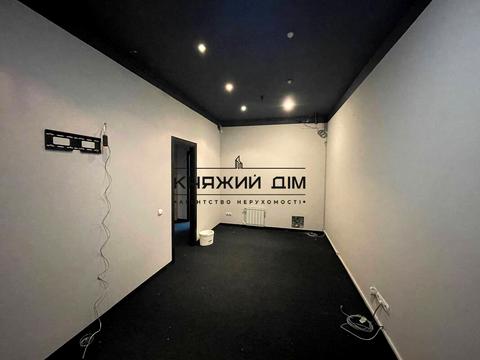 комерційна за адресою Соломії Крушельницької вул., 7