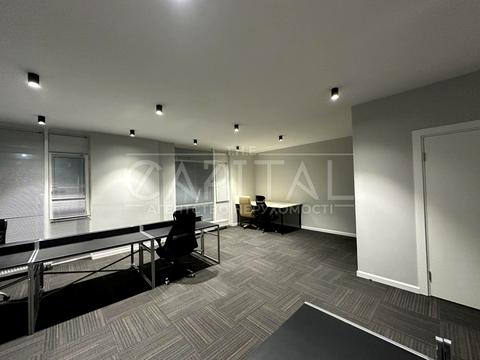 комерційна за адресою Джона Маккейна вул. (Івана Кудрі), 7