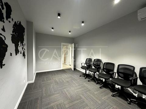 комерційна за адресою Джона Маккейна вул. (Івана Кудрі), 7